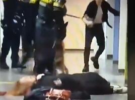 ŠTA SE OVO DESILO U HOLANDIJI?! Policija oborila ženu na zemlju, nastala velika tuča! "Ne donosite preuranjene zaključke" (VIDEO)