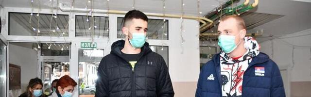 Košarkaši Partizana paketićima obradovali štićenike doma "Drinka Pavlović"