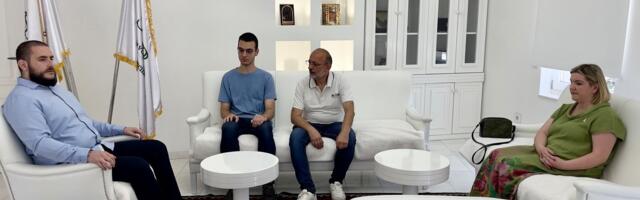 Zukorlić polovinu poslaničke plate donirao za Omerovo školovanje – Uputio poziv Sandžaklijama da se uključe