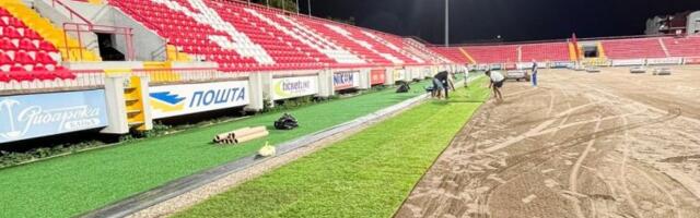 POSTAVLJANJE TRAVNATE PODLOGE SE BLIŽI KRAJU: Uskoro svetski standard na stadionima širom zemlje! (FOTO GALERIJA)