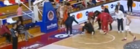 Hitno saopštenje zbog horor scene u ABA ligi! Evo u kakvom je stanju košarkaš! (VIDEO)