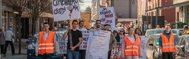 Održan protest prosvetnih radnika i studenata u Kragujevcu (VIDEO)