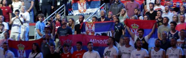 Navijači Srbije "pumpaju" nikad glasnije na EP (VIDEO)