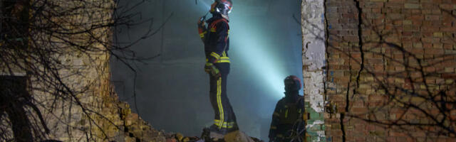 RUSI HIPERSONIČNIM RAKETAMA SATIMA RUŠILI KIJEV! Vatra guta stambene zgrade, ljudi u skloništima sakriveni od dronova (FOTO/VIDEO)