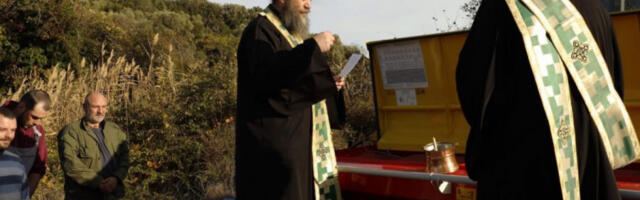 POVRATAK PREKINUTE TRADICIJE NA HILANDARU: Monasi ponovo na njivama, pritekli im u pomoć oci ruskog manastira Svetog Pantelejmona