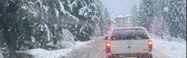 Putari na Zlatiboru imali neprospavanu noć: Putevi prohodni, vozači pozvani na opreznost