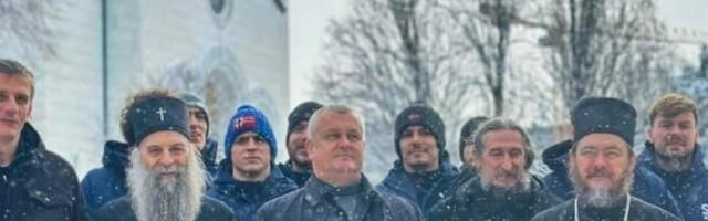 Патријарх Порфирије са српским ватерполистима