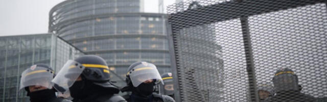 Oko 50 osoba izvodilo nacističke pozdrave u Parizu, vlast pokrenula istragu