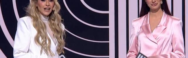 Kristina Radenković u belom odelu sa dramatičnom čipkom, Dragana Kosjerina kao Barbi: Voditeljke oduševile stajlingom u drugom polufinalu PZE