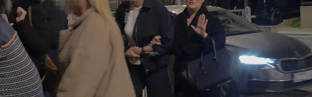 Pomirenje decenije! Jana došla na Stojin nastup, izbegavale se godinama, sad zakopale ratne sekire