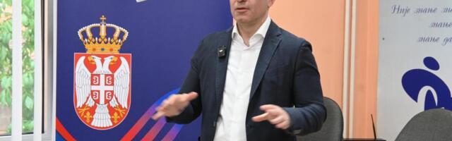 Ministar Milićević u Kikindi razgovarao sa mladima u okviru projekta "Sa ministrom na Ti", u fokusu ostanak i povratak u Srbiju (FOTO)