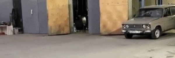 Ko je lud da se kači sa klasičnom Ladom koja bljuje vatru