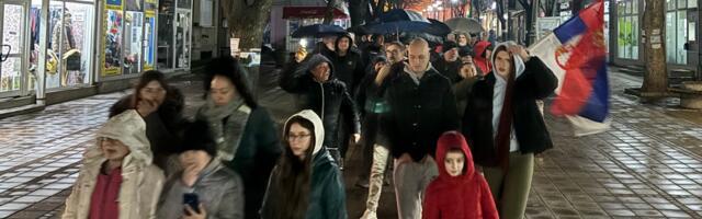 Na protestu u Prokuplju pozdrav za petoro studenata koji pešače u koloni ka Kragujevcu