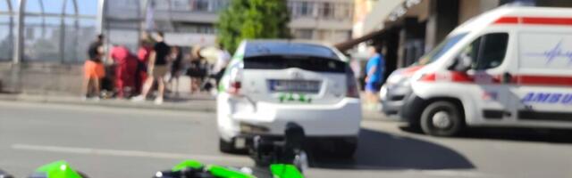 Povređen vozač motora u udesu u centru Niša