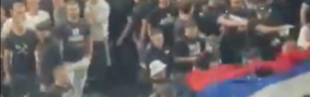Pojavio se novi snimak tuče "grobara“ u Areni nakon "pumpanja“ i pozdrava za ćacije (VIDEO)