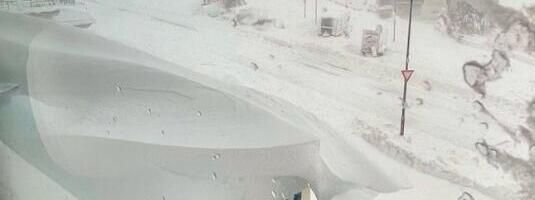 SNAŽNA OLUJA POGODILA ŠVEDSKU I FINSKU: Bez struje desetine hiljada ljudi, situacija se pogoršava! "NAPUNITE TELEFONE, SPREMITE ŠIBICE I VODU"