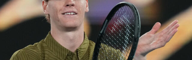 ĐOKOVIĆ U ŠOKU, JANIK SINER GLEDA I SMEJE SE: Novi "doping majstor" senzacijama do ATP titule!
