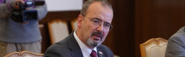 PUŠE SE UŠI ZLIKOVCU KURTIJU! Reagovao američki ambasador u Beogradu, PRIŠTINI POSLAO JASNU PORUKU!
