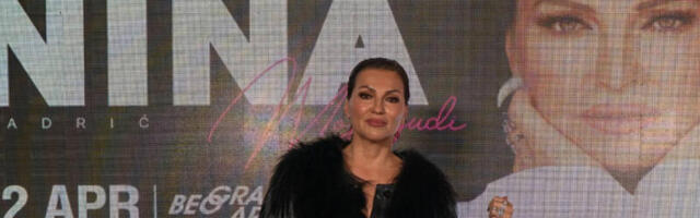 NINA BADRIĆ ZA "NOVOSTI": Istinski osećam svaku svoju pesmu (VIDEO)