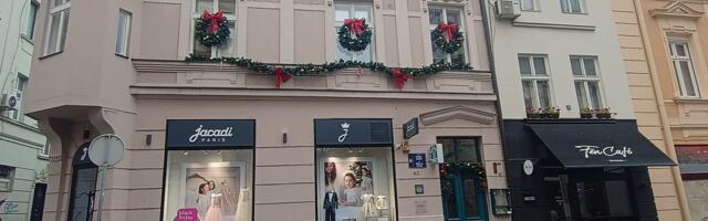 Novogodišnja prodajna izložba „Umetnost na dar“ 2025 u Galeriji Green Door