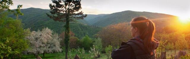 DRŽAVA VAM PLAĆA DA SE PRESELITE: Dobijate 20.000 za kupovinu i 80.000 EVRA za renoviranje doma! Isplivali svi detalji i rokovi, Srbima je ovo životna šansa!