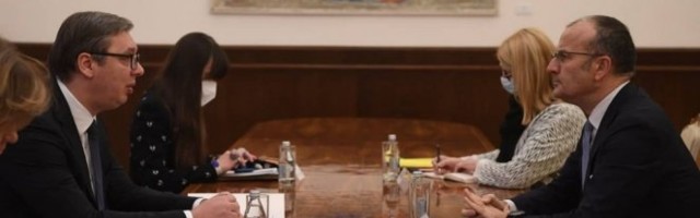 Vučić se sastao sa šefom Delegacije Evropske unije u Srbiji Fabricijem! /Foto/