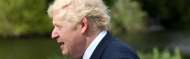 Džonson razmatra uvođenje novog karantina u Velikoj Britaniji