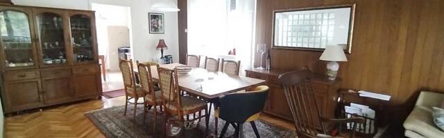 FOTO: Prodaje se spratna kuća u naselju Dolja – iza nje se nalazi lepo uređeno dvorište