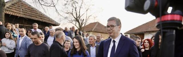 VUČIĆ U TOPLIČKOM OKRUGU: Predsednik obišao firmu za proizvodnju ambalaže „Andrejić d.o.o.“ (VIDEO)