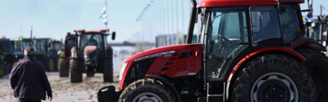 Грчки пољопривредници блокирали прелаз Евзони – протести се шире широм земље