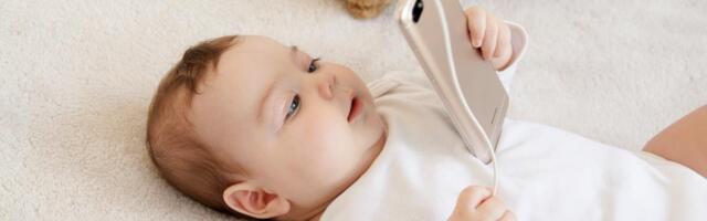 PROBLEM POČINJE OD KOLEVKE! Sve više dece je zavisno od mobilnih telefona: "Majka se porodi, doji dete i gleda u telefon"