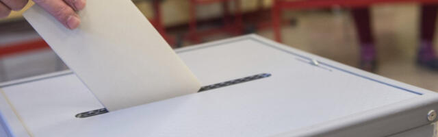 PRAVO GLASA IMA 248.000 GRAĐANA! Sutra lokalni izbori u DESET gradova i opština - BIRAČKA MESTA SE OTVARAJU U 7 ČASOVA!