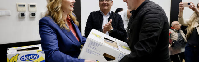 Краљево: уручени пакети за 166 породица интерно расељених и избеглих