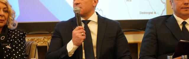 MILIĆEVIĆ U BEČU NA PANEL DISKUSIJI O ZAKONU "SVOJ NA SVOME": Jako je važno što upravo ovu temu i zakon prezentujemo pred našim sunarodnicima