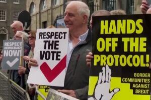 Пуцњи на инспектора Калдвела упозорење да Брисел и Лондон морају да реше статус Северне Ирске