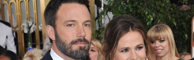 Ben Aflek uhvaćen u ZAGRLJAJU sa bivšom ženom, a Džej Lo kipti od besa