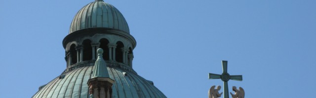 Napadi na crkve i dometi sekularizma