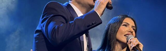 KOLEGIJALNOST I PRIJATELJSTVO OD POČETKA: Tanja Savić specijalna gošća na koncertu Baneta Mojićevića (FOTO/VIDEO)