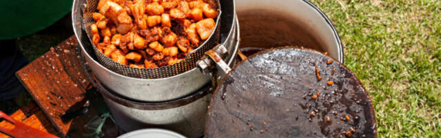 ČVARCI SKUPLJI OD PRŠUTE: Zašto je omiljena zimska poslastica postala luksuz u Srbiji