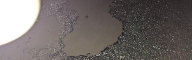 Čitaoci javljaju: Iz budžeta isplatili pare za letnje održavanje a zbog rupa na putu Donja Jajina-Vučje ljudi cepaju gume