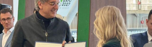 Čadežu zahvalnica Srpske asocijacije uvoznika vozila za razvoj e-mobilnosti