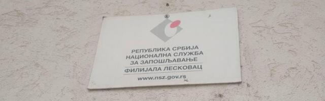 Danas isplata redovne, u sredu privremene novčane naknade