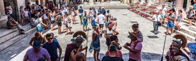 Srbi, oprez: U ovom mestu masovno REKETIRAJU turiste