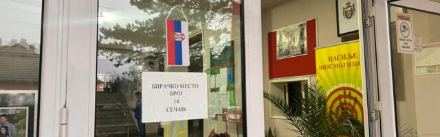 PRŠTI U REDOVIMA BLOKADERA POSLE DEBAKLA Na sve načine pokušavaju da se uguraju: Ma boli te k****