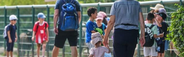 Glupo, bezobrazno i nepromišljeno! Zoo vrt u Zagrebu objavio fotku oca sa decom, neverovatno šta je uradio