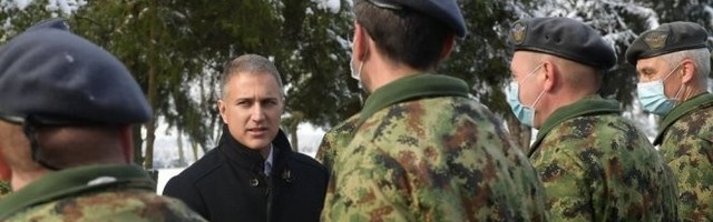 Stefanović: Drago mi je što pripadnici Vojske Srbije od danas primaju najveću platu u poslednjih nekoliko godina!