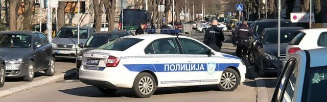 Kolima namerno udario motociklistu (29), pa ga tukao METALNOM PALICOM!