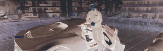 Balkane, Balkane moj... Bečka škola: Biznismen Amar Dezić nije imao gde da parkira Ferari od 400 hiljada evra, pa ga podigao na terasu stana