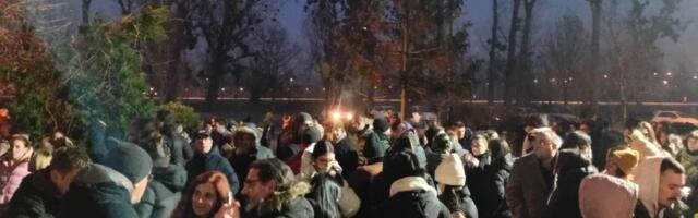 (BLOG) Počeo protest u Novom Sadu: Studenti se uputili ka DIF-u, za sada bez policije (FOTO)