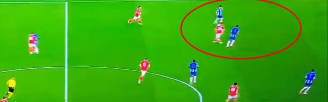 Autogol kakav niste videli: Porto vodio, pa komično sam sebi ubacio loptu u mrežu